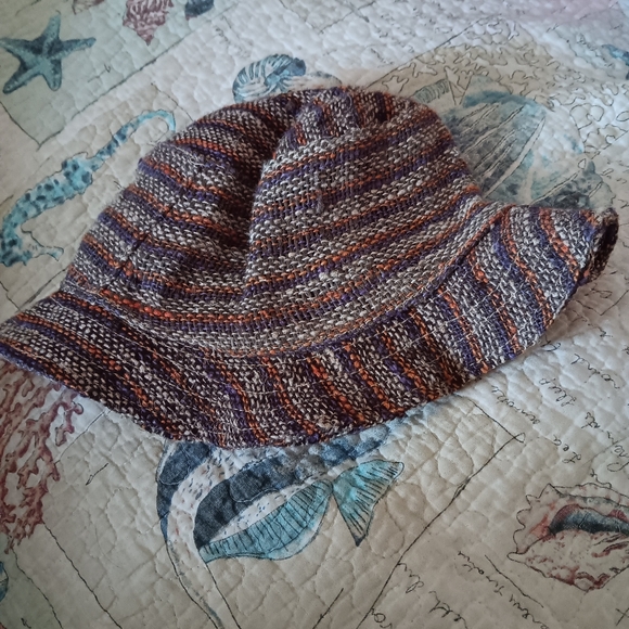 Bucket hat - Picture 2 of 3